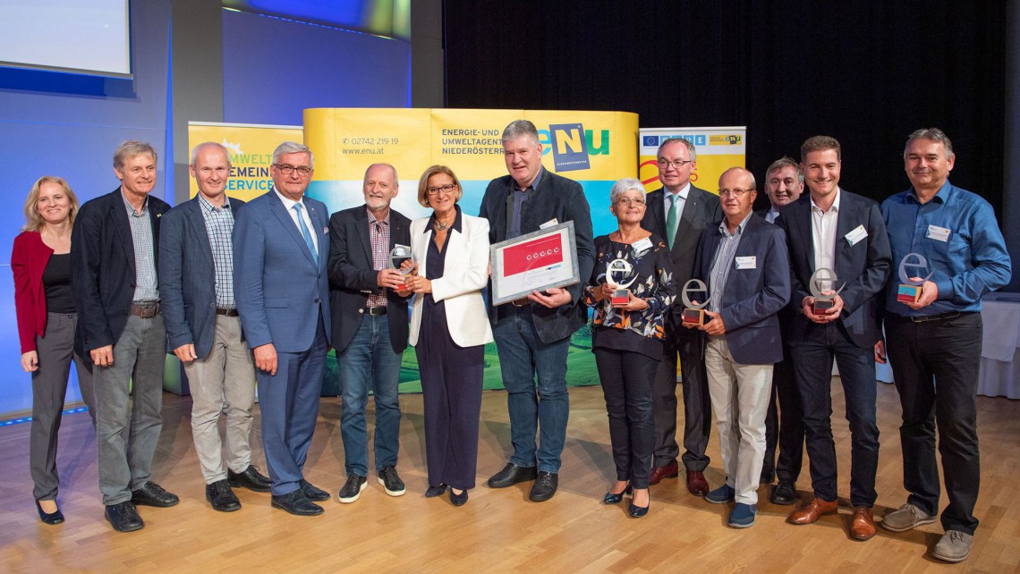 Monika Panek (eNu), Ignaz Röster (eNu), Johann Wagner (eNu), Präsident des Gemeindebundes Alfred Riedl, e5-Teamleiter Günther Leichtfried (Wieselburg), Landeshauptfrau Johanna Mikl-Leitner, Bgm. Josef Leitner (Wieselburg), Gudrun Lasselsberger (Wieselburg