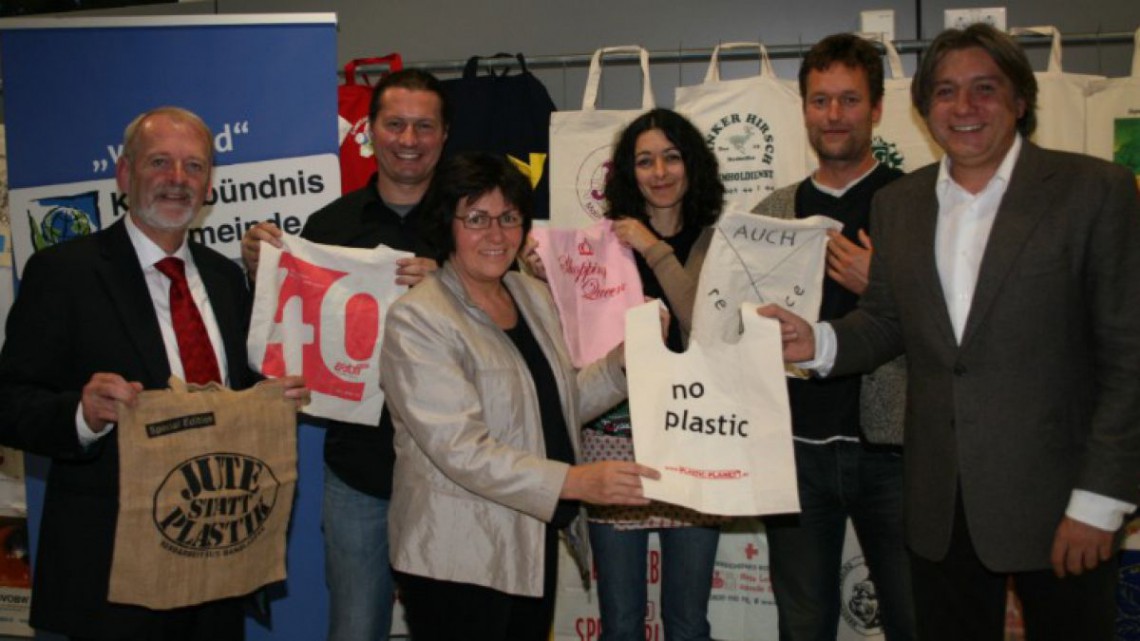 Gemeinde mit Plastikfreien Taschen 
