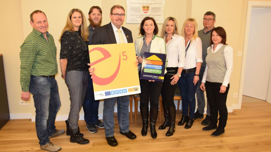 Hafnerbacher Gemeindeamt mit „Ausgezeichnet gebaut in NÖ“ Plakette ausgezeichnet!