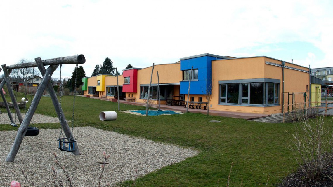 Der Kindergarten der Marktgemeinde B&ouml;heimkirchen mit Spielplatz.