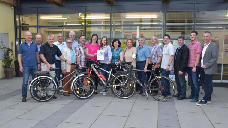 Die Stadt- und Gemeinderäte kamen per Fahrrad zur GemeindeRADsitzung.